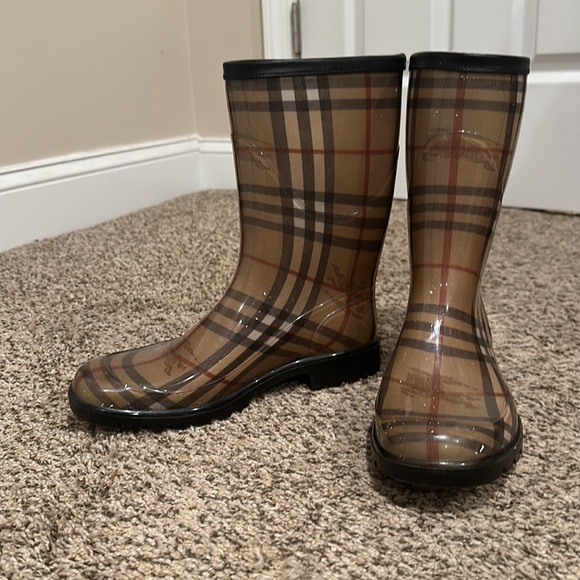 Burberry Rainboots Size 8.5 (38) - Picture 2 of 6